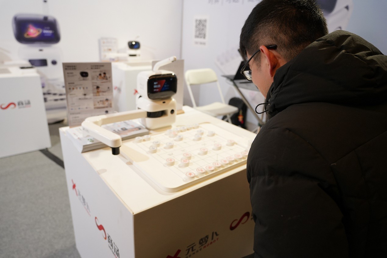 商汤科技元萝卜家族首次集体亮相AWE 2024，为智慧家庭增添新纽带