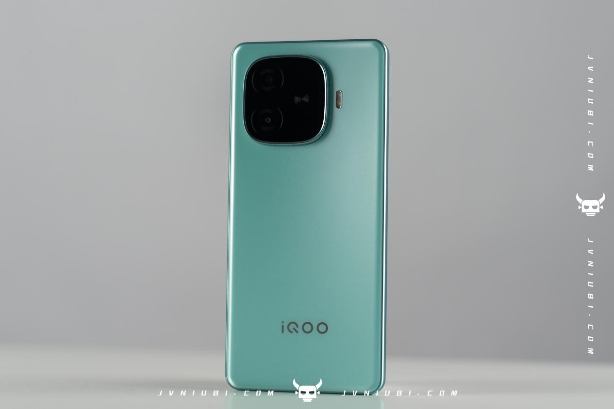 中端游戏标杆iQOO Z9 Turbo发布，到底多能打？