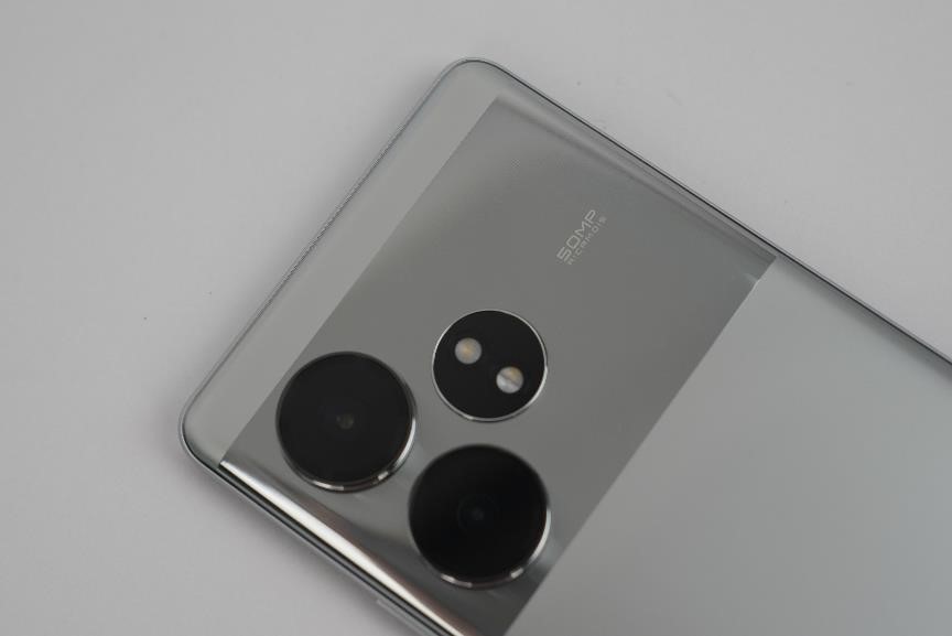真我GT Neo6，最后亮相的中端类旗舰，更像旗舰