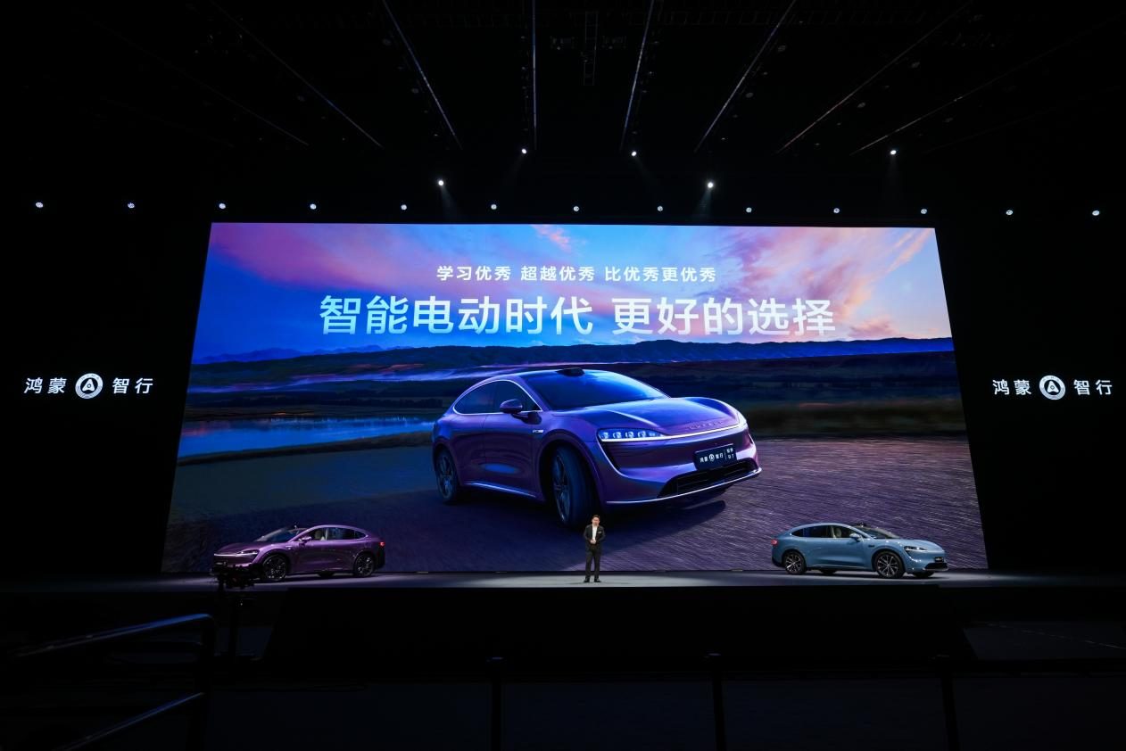 智慧轿跑SUV智界R7开启预订：26.8万起，智能电动时代的更好选择
